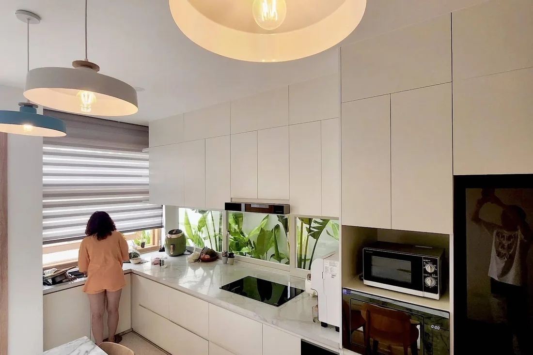 Gian bếp nhà phố hoàn thiện sau khi bàn giao